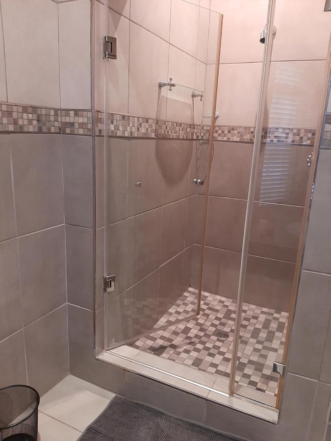 Fancy Pansy Apartment Джърмистон Екстериор снимка